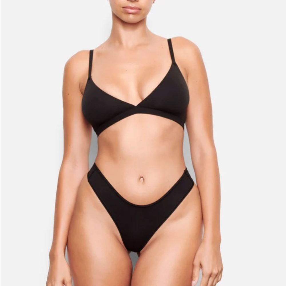 NWT SKIMS Fits Everybody Triangle Bra in Onyx